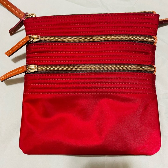 Dooney and Bourke Red Crossbody Bag with leather strap - Picture 2 of 7
